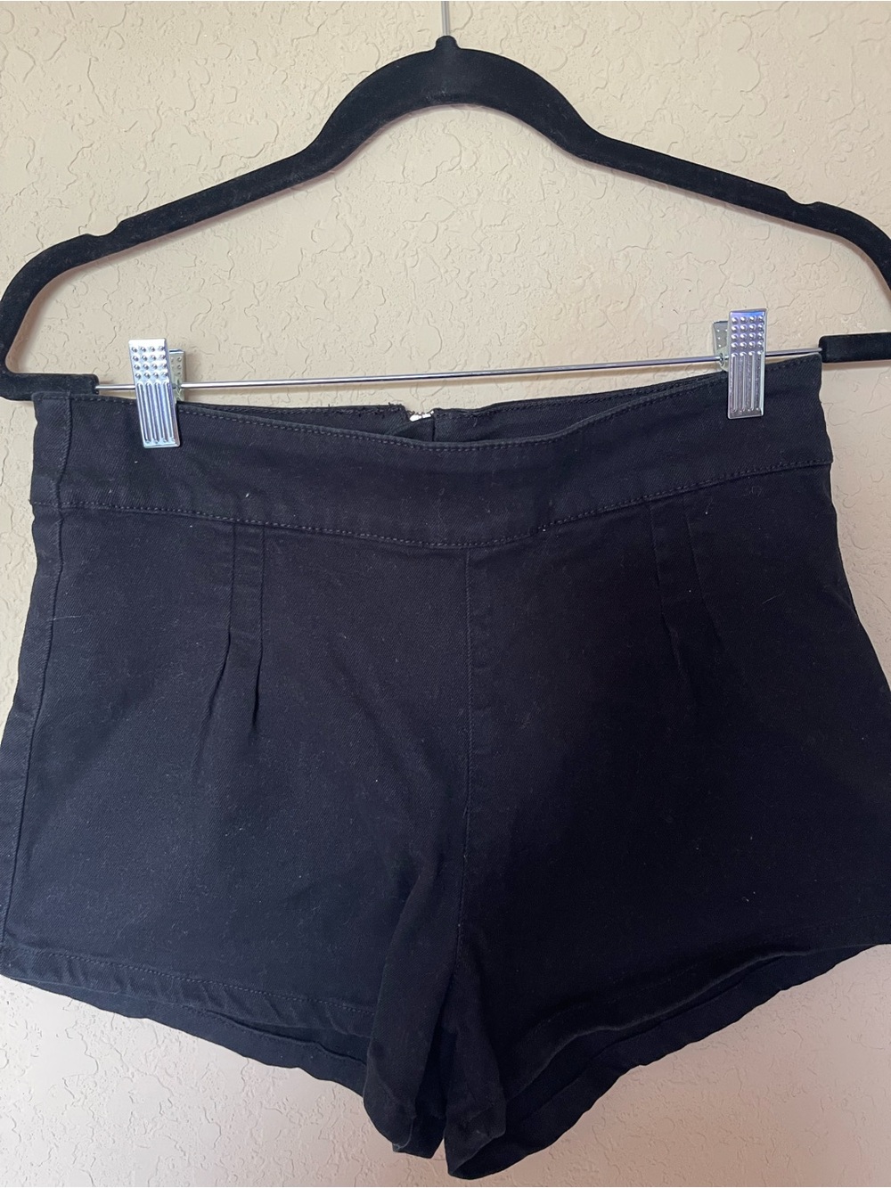 Abound High-Waist Black Pleated Shorts